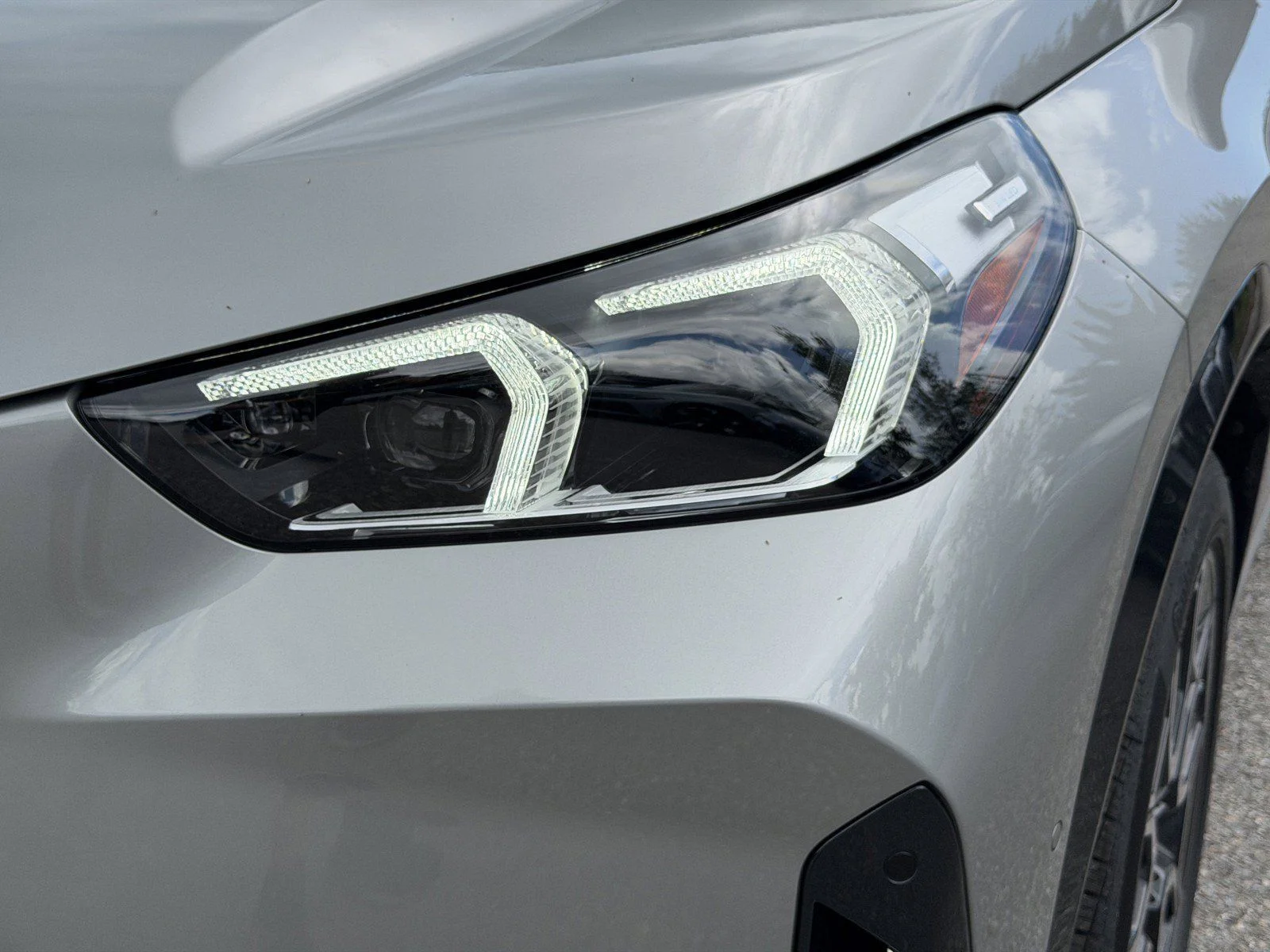 New 2026 Space Silver Metallic BMW xDrive28i image 9