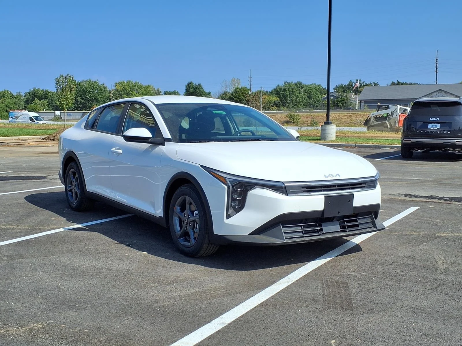 New 2026 Snow White Pearl Kia LXS image 19