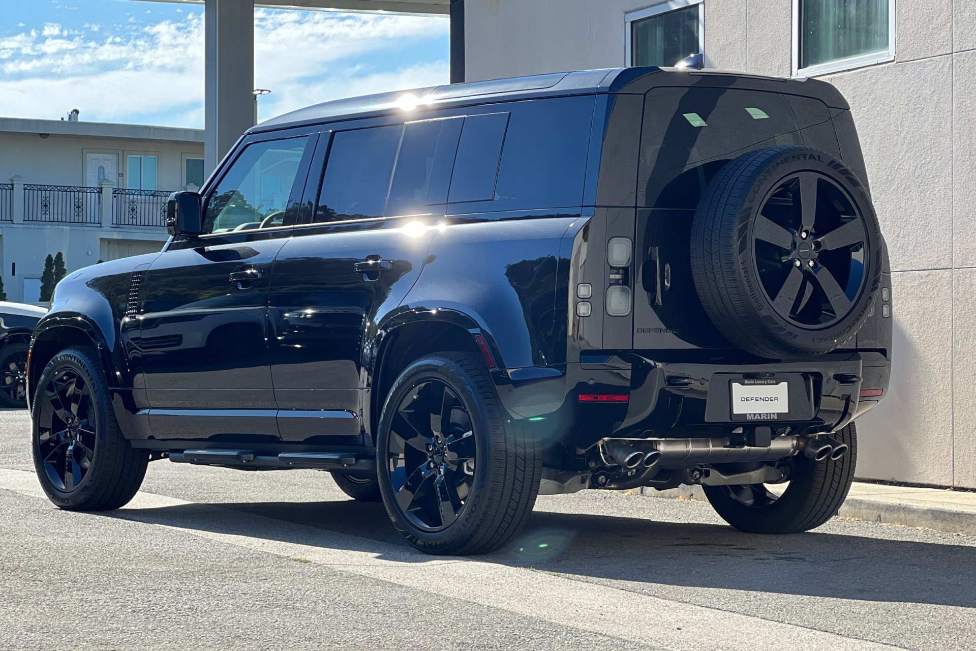 New 2026 Santorini Black Land Rover X-Dynamic SE image 6