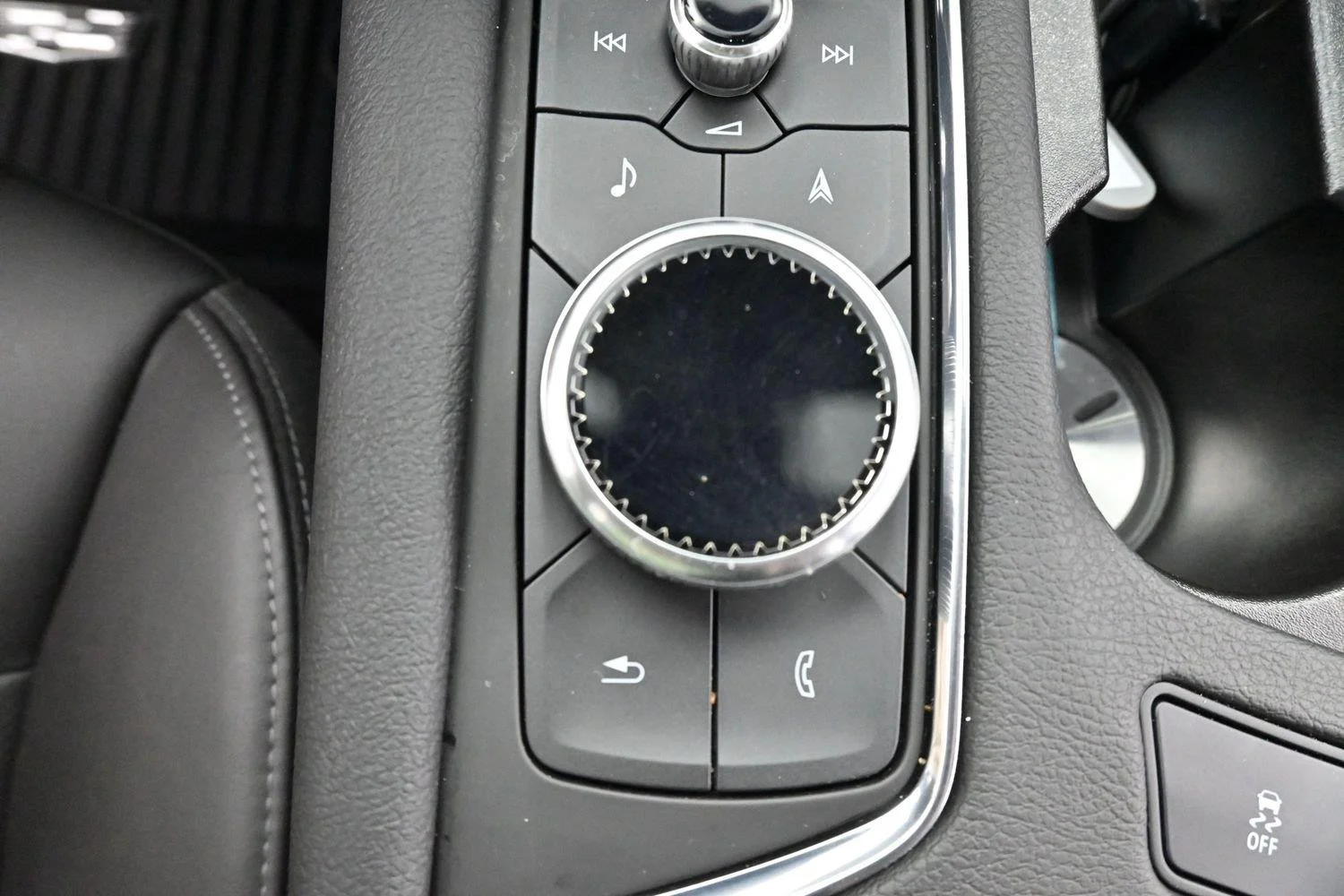 Used 2024 Argent Silver Metallic Cadillac Premium Luxury image 28