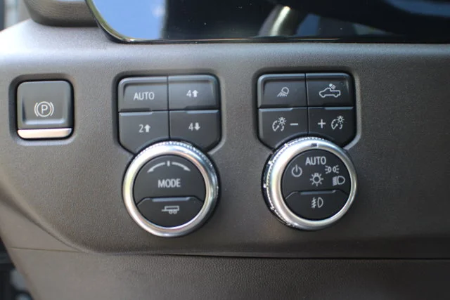 Used 2022 White Frost Tricoat GMC SLT image 7