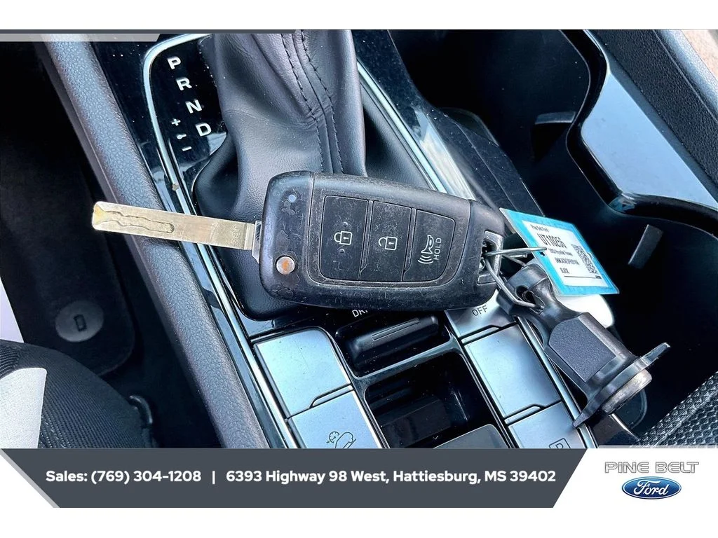 Used 2023 Phantom Black Hyundai SE image 9