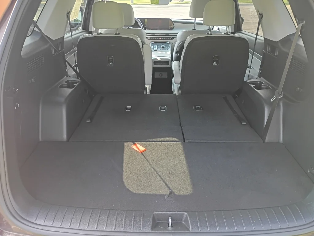 Used 2025  Hyundai SEL image 35