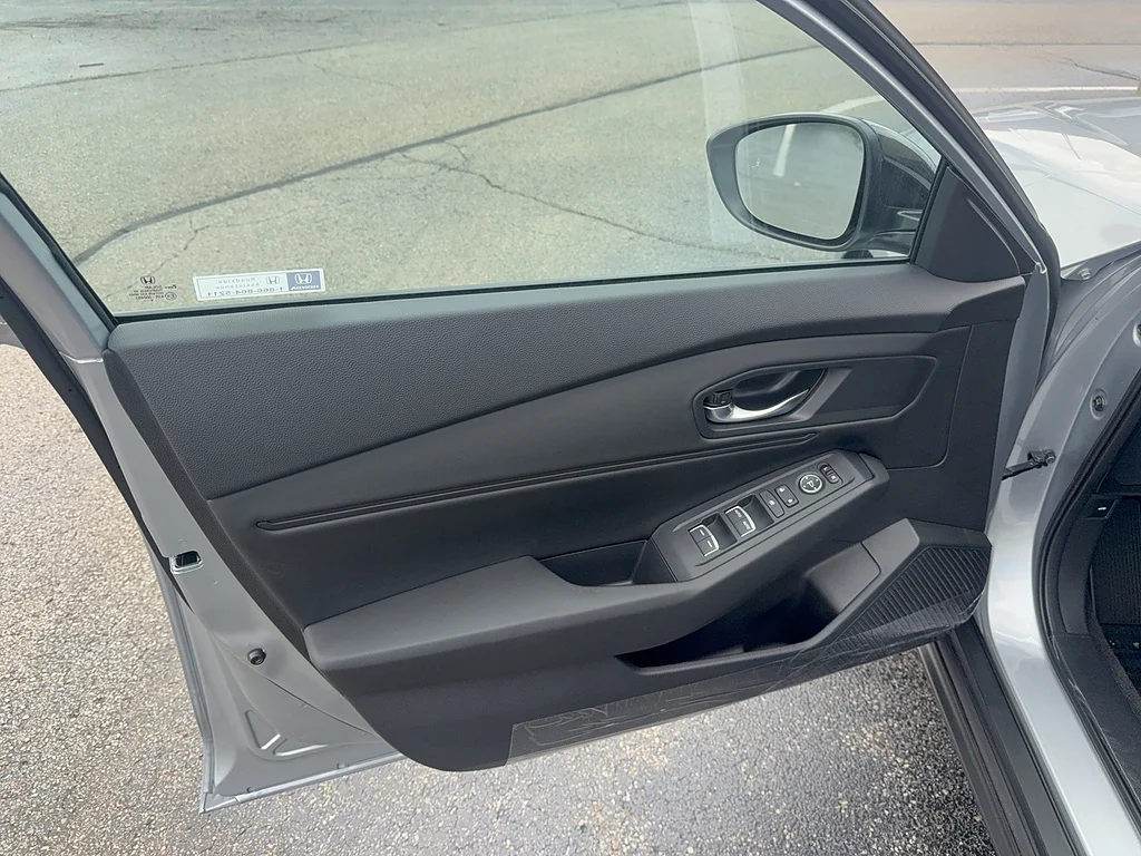 New 2026 Solar Silver Metallic Honda SE image 12