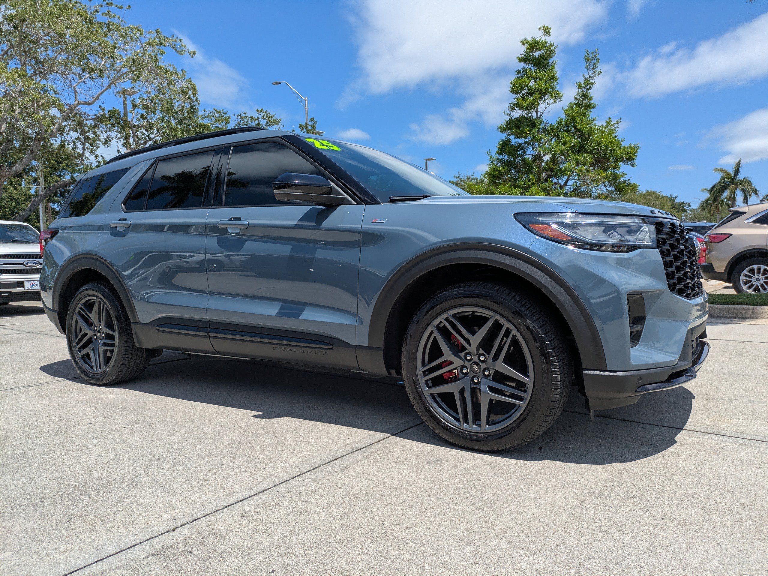 2025 Ford Explorer ST-LINE 4WD (PL535)'s photo