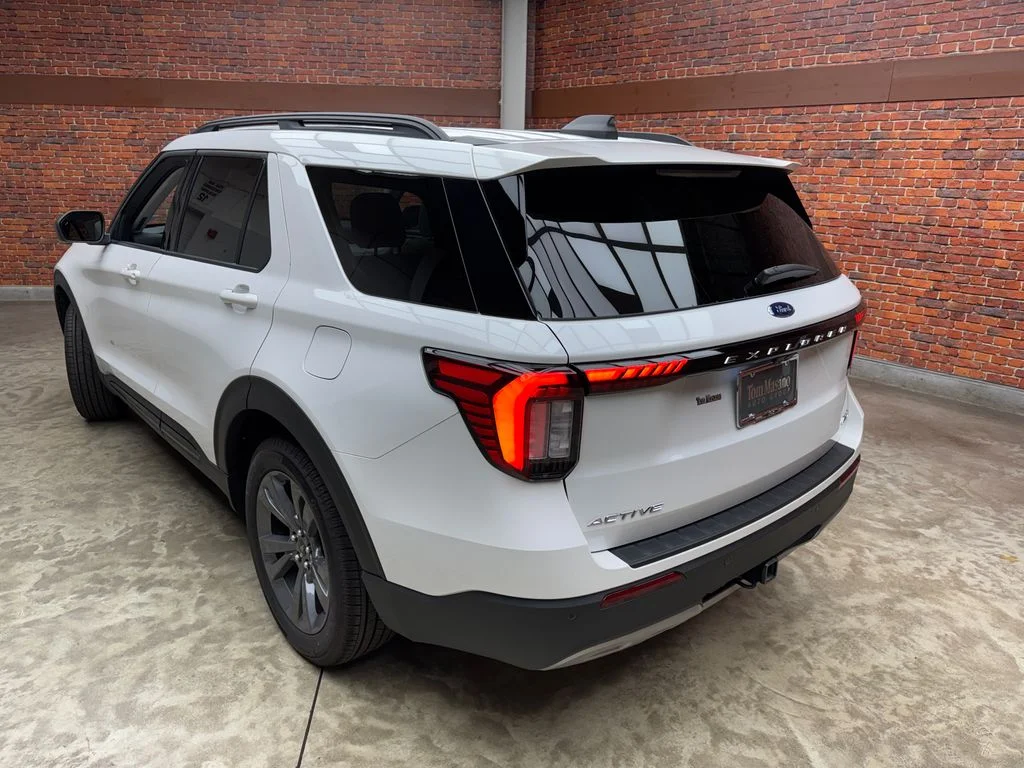 New 2026 Star White Metallic Tri-Coat Ford Active image 2
