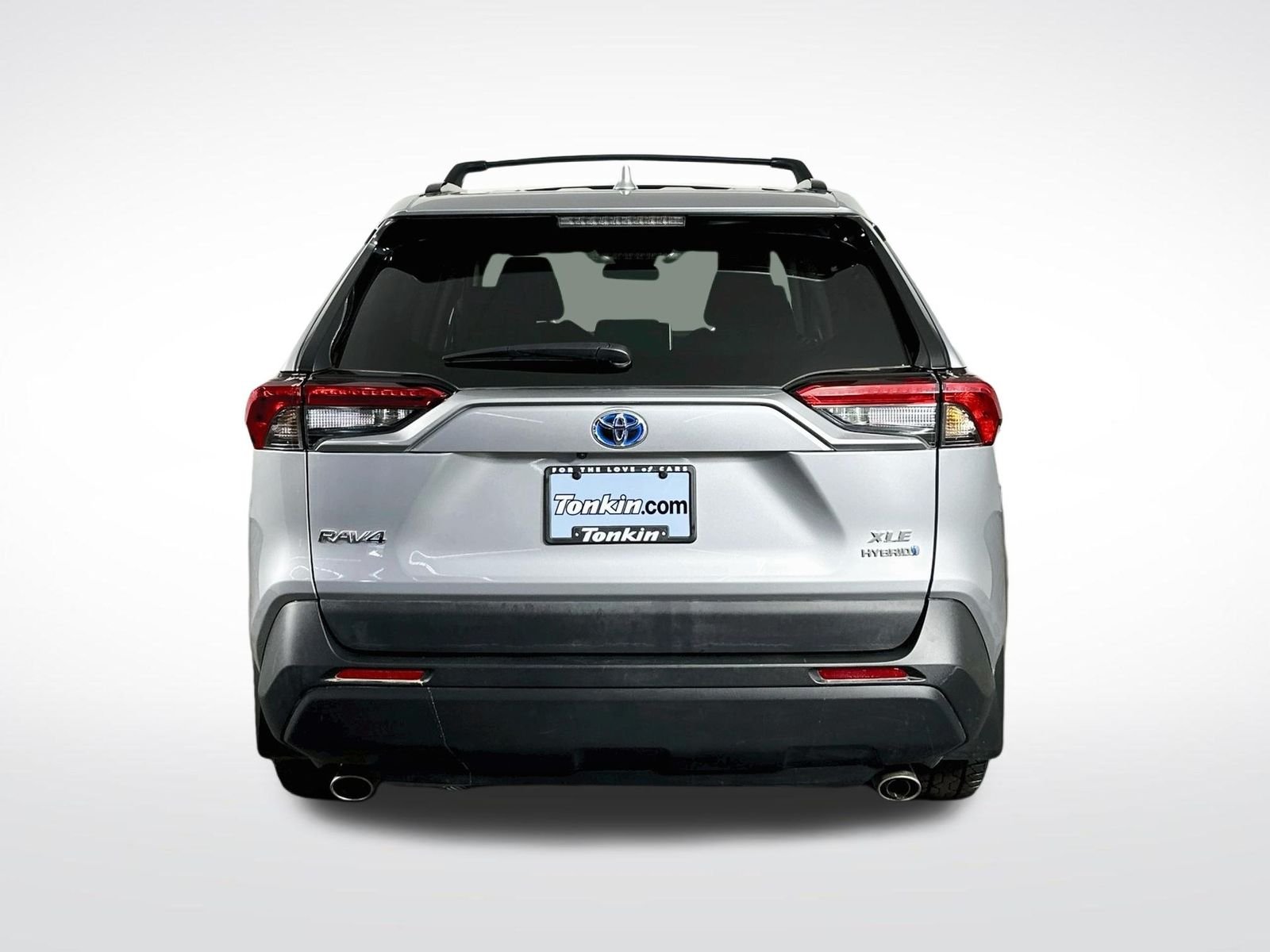 Used 2024 Silver Sky Metallic Toyota XLE image 7