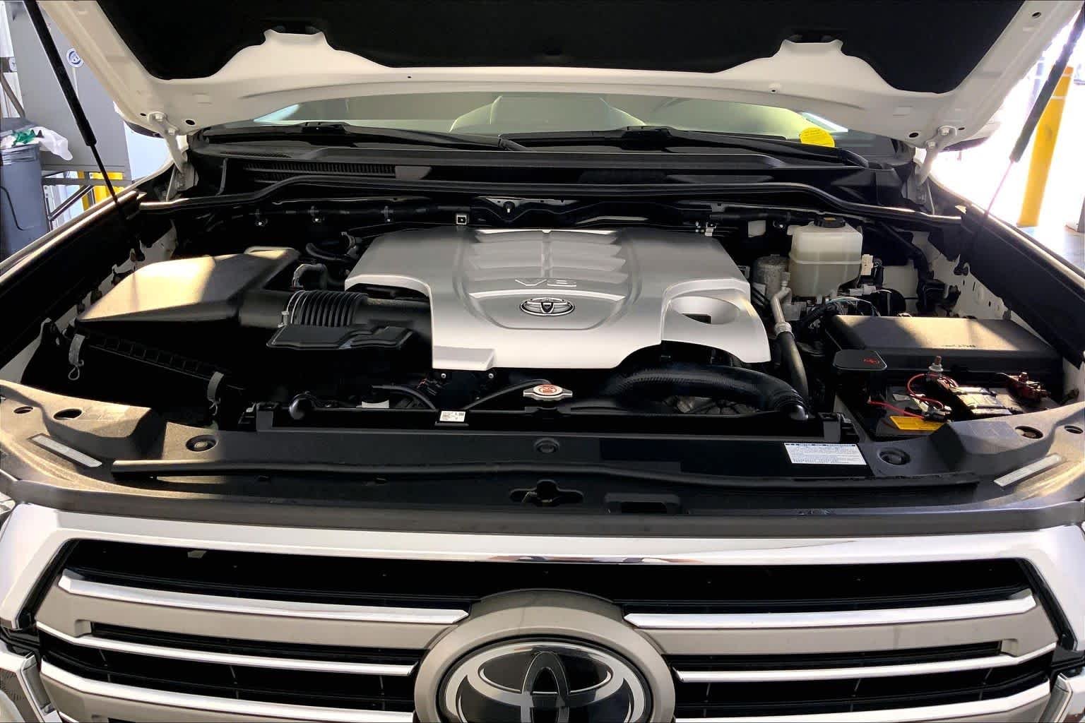 Used 2019 Blizzard Pearl Toyota  image 30