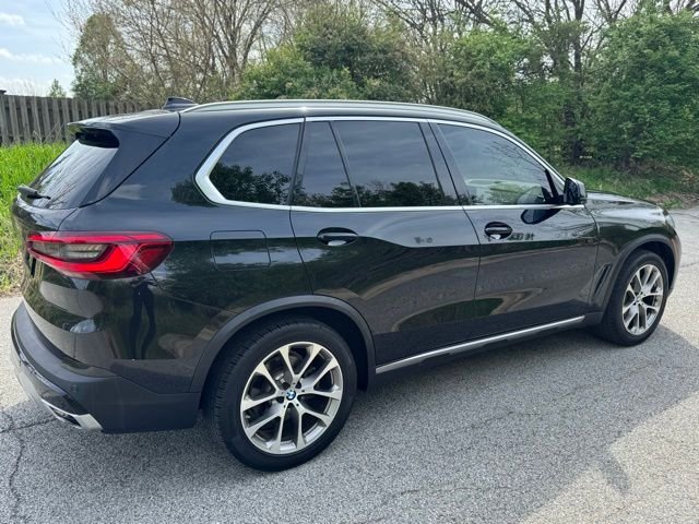 Used 2019 Black Sapphire Metallic BMW xDrive40i image 5