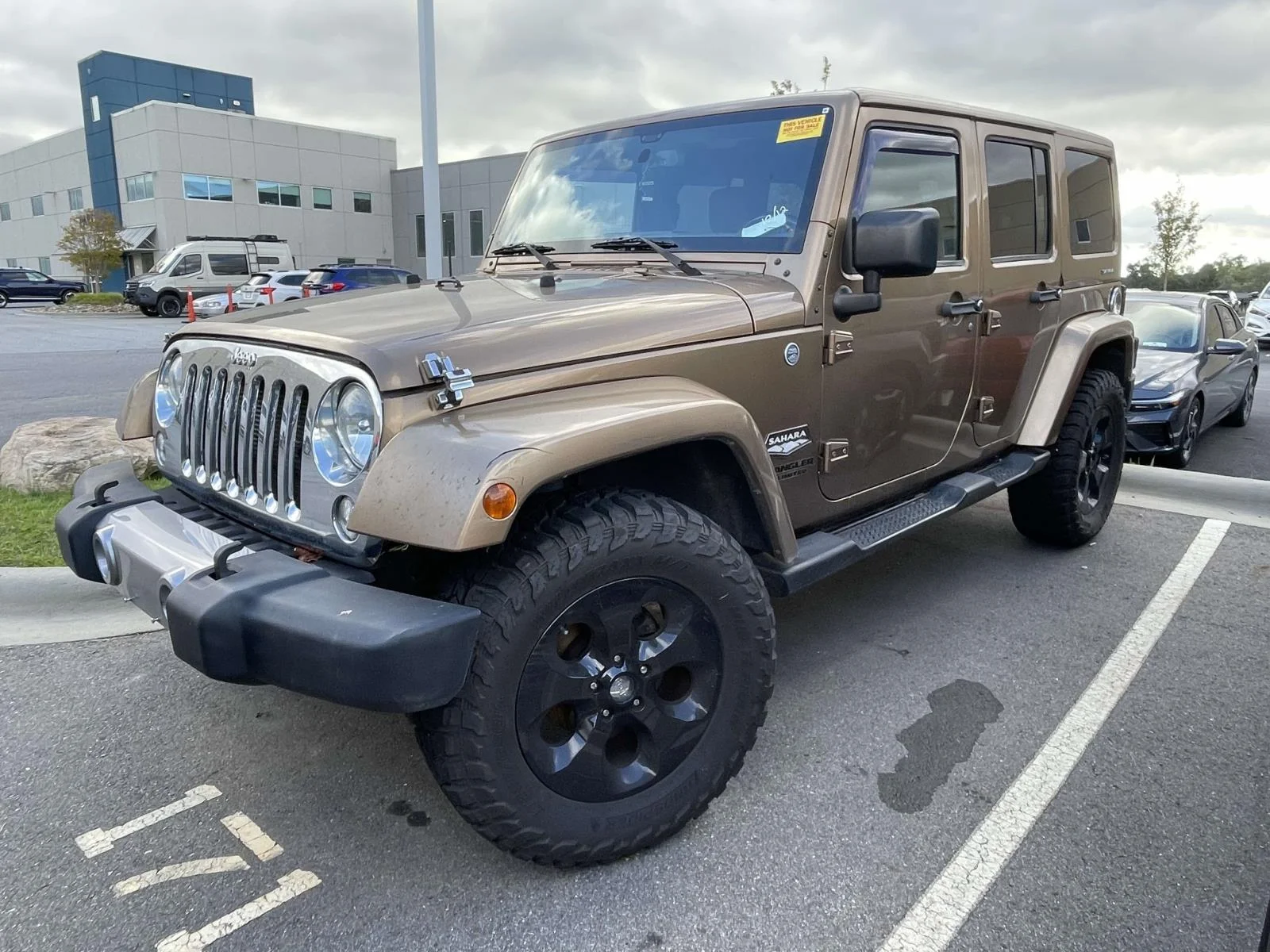 Used 2015 Copper Brown Pearlcoat Jeep Sahara image 2