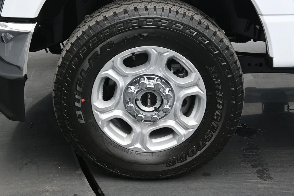 New 2026 Oxford White Ford XLT image 27