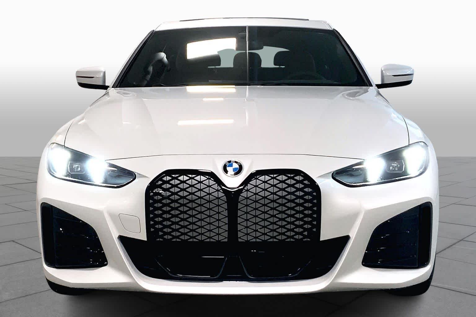 New 2026 Mineral White Metallic BMW xDrive40 image 3