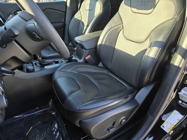 Used 2022 Diamond Black Crystal Pearlcoat Jeep Limited image 4