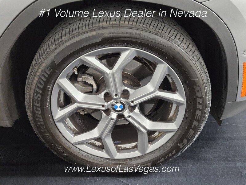Used 2024 Gray Metallic BMW sDrive30i image 9