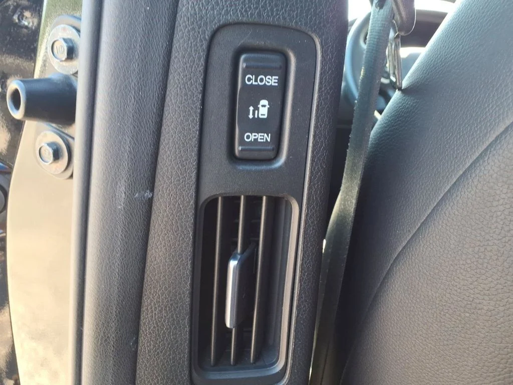 Used 2023 Black Honda EX-L image 18
