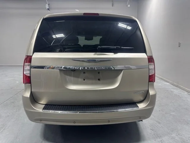 Used 2015 Beige Chrysler Limited image 7
