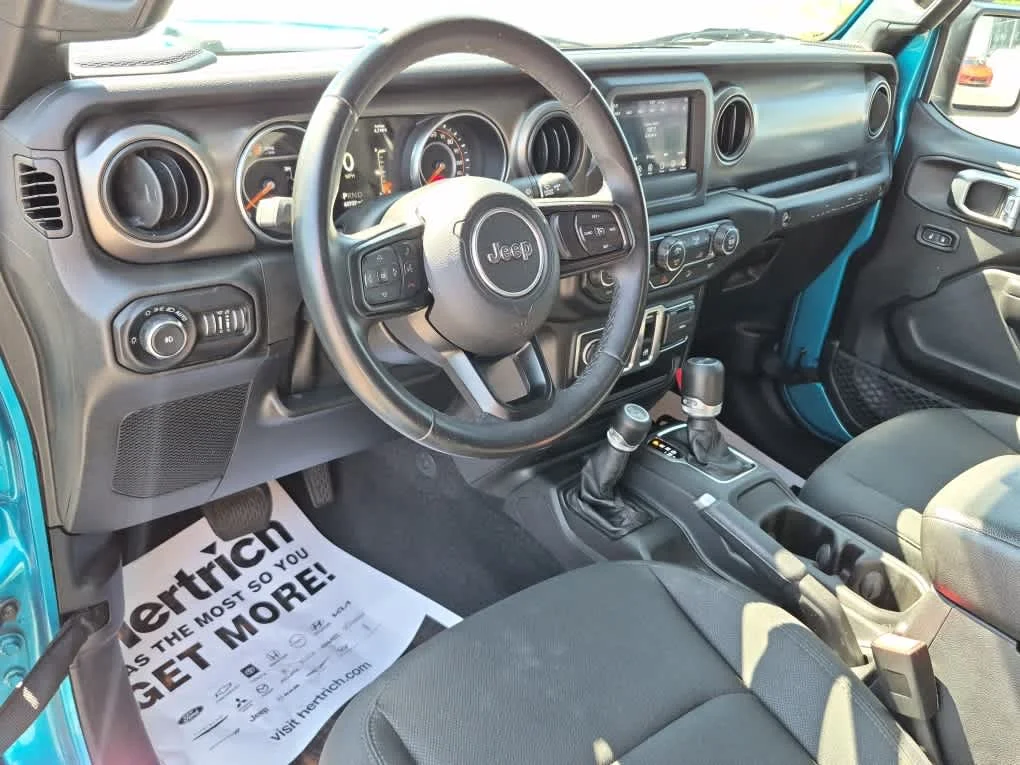 Used 2019 Bikini Pearlcoat Jeep Sport S image 9