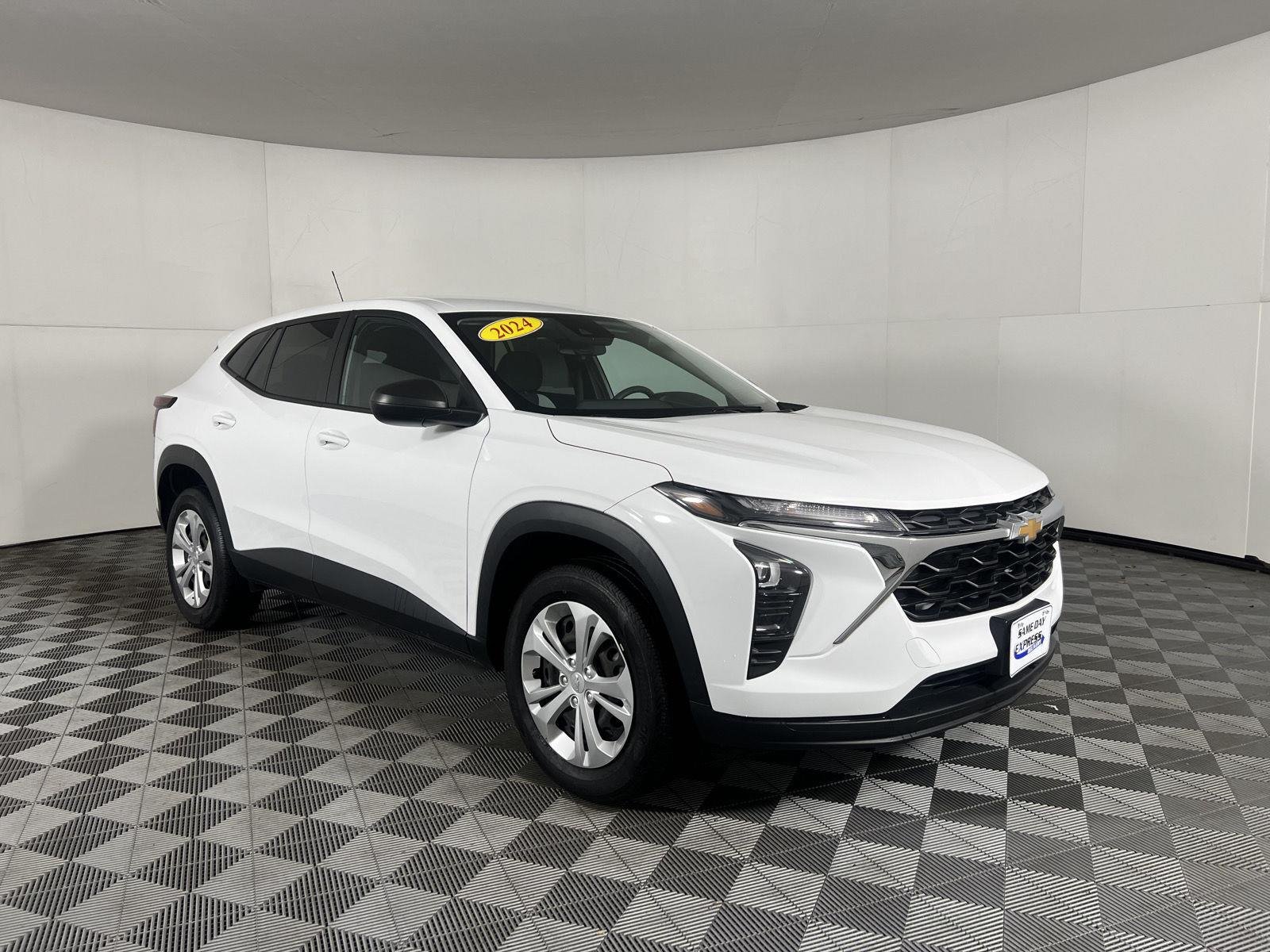Used 2024 Summit White Chevrolet LS image 20