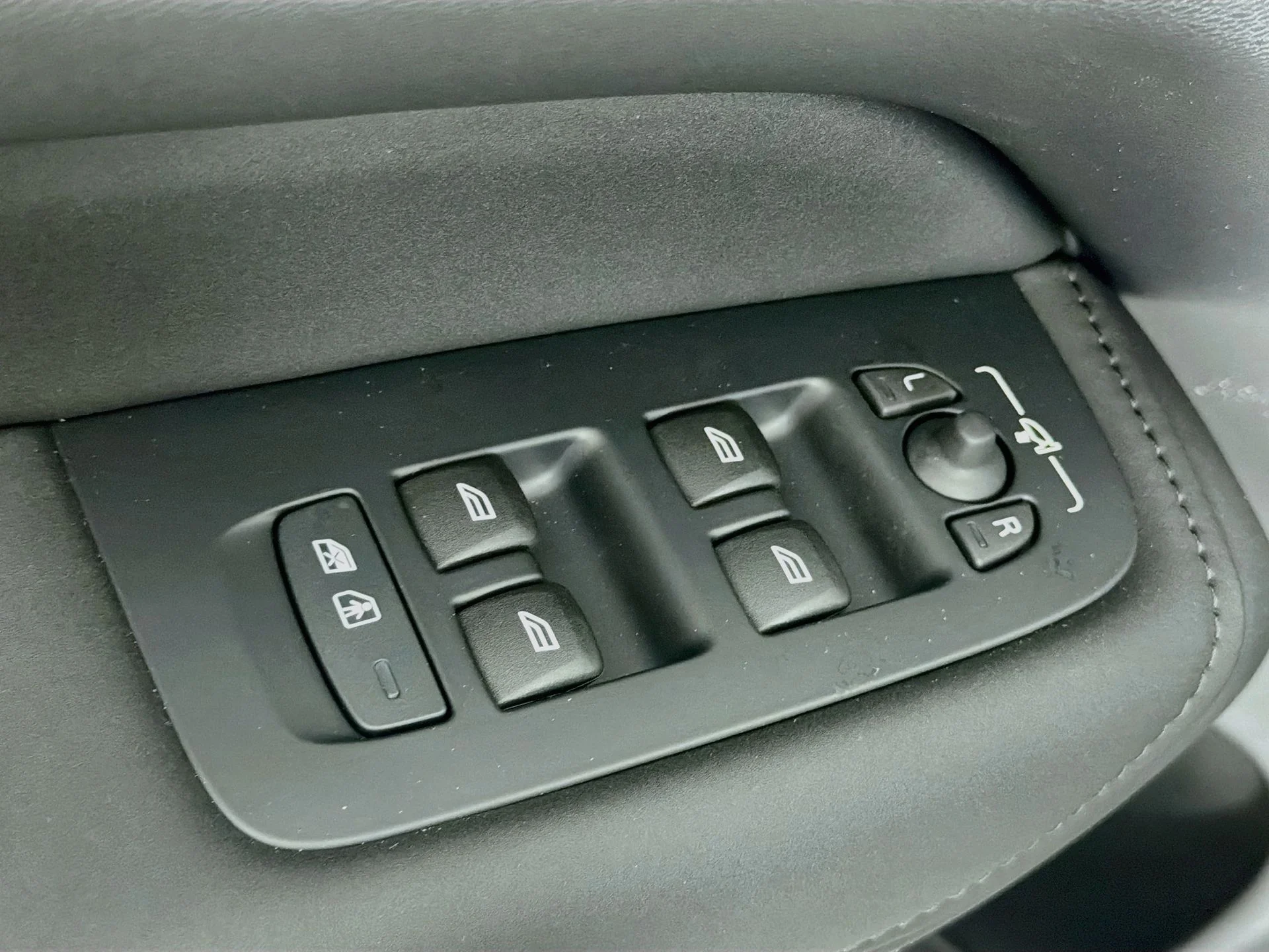 New 2026 Vapour Grey Volvo Plus image 17