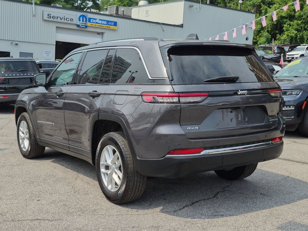 Used 2023 Gray Jeep Laredo image 8
