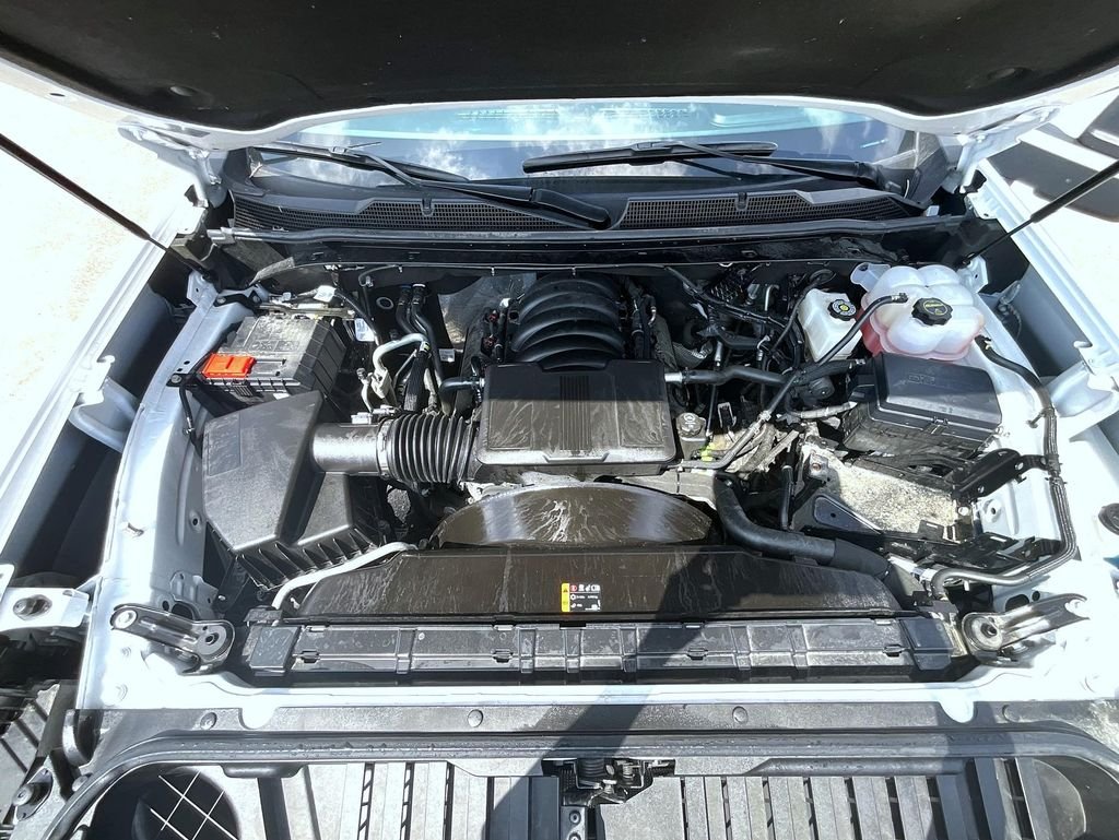 Used 2025 White Chevrolet LT image 22