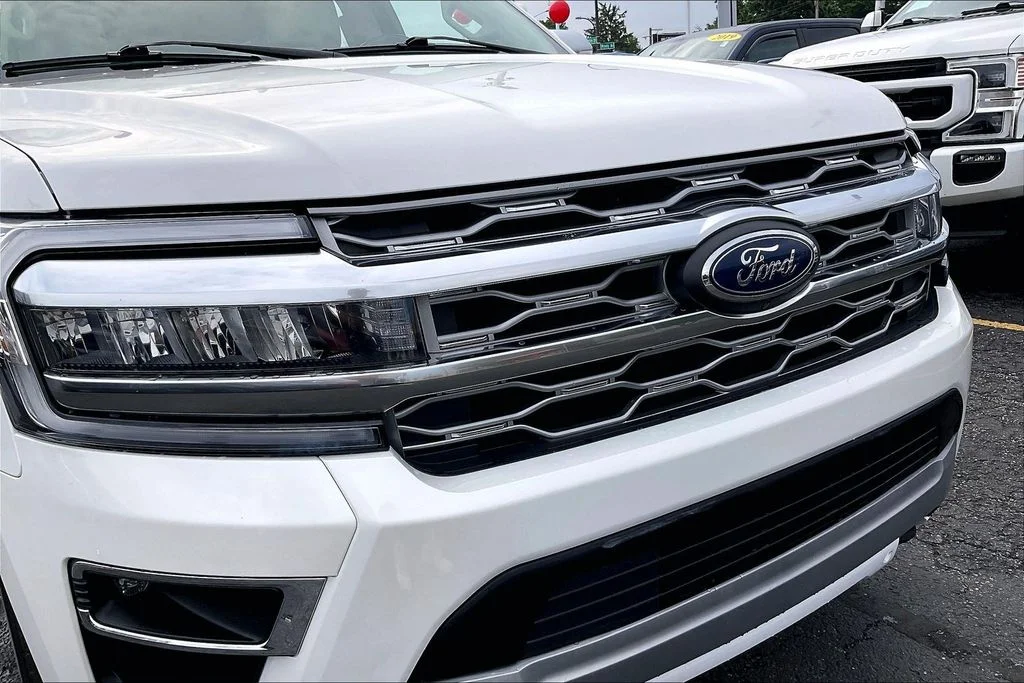 Used 2022 White Ford Platinum image 31