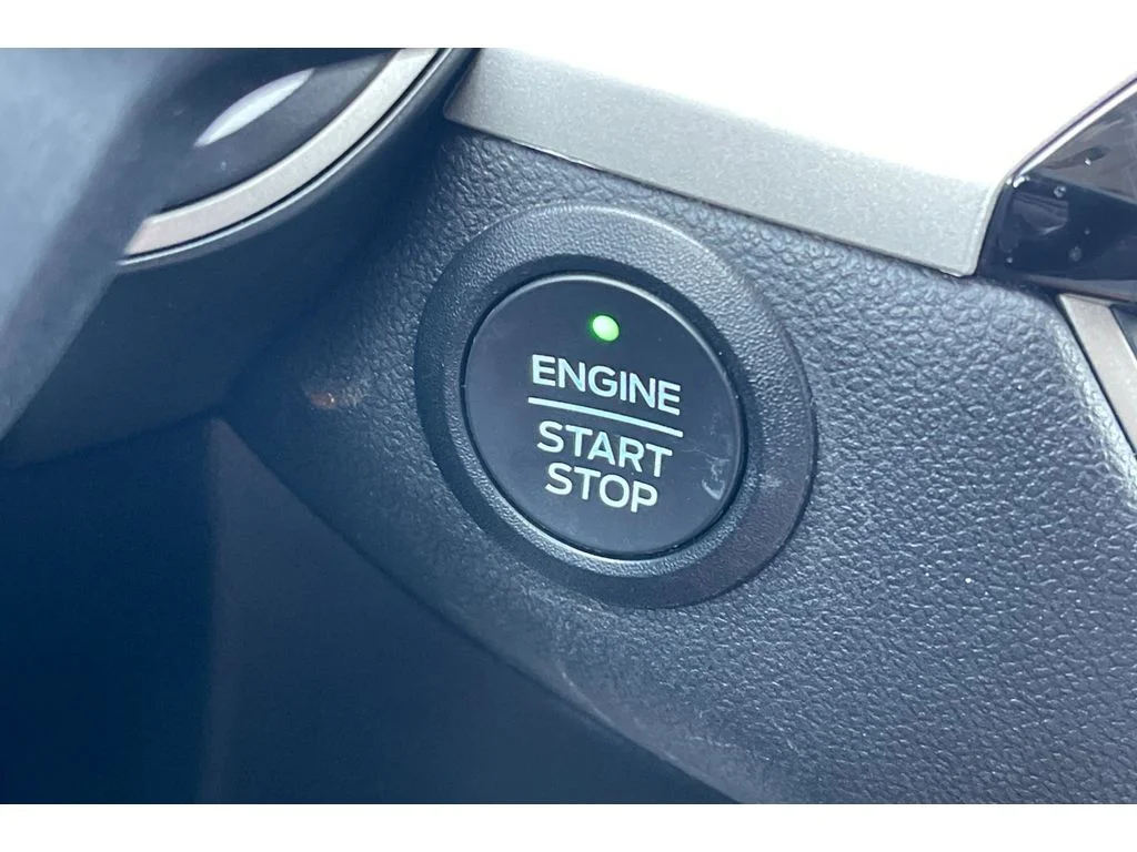 Used 2022 ICONIC SILVER Ford SE image 33