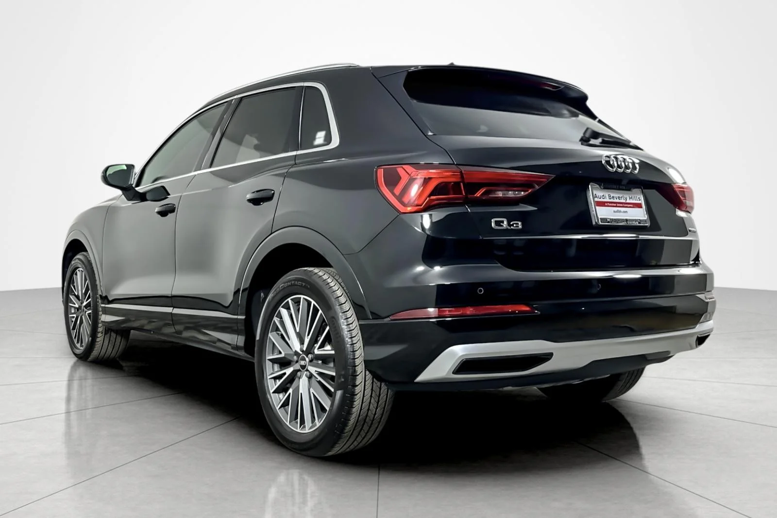 Used 2022 Mythos Black Metallic Audi Premium 40 TFSI quattro image 3