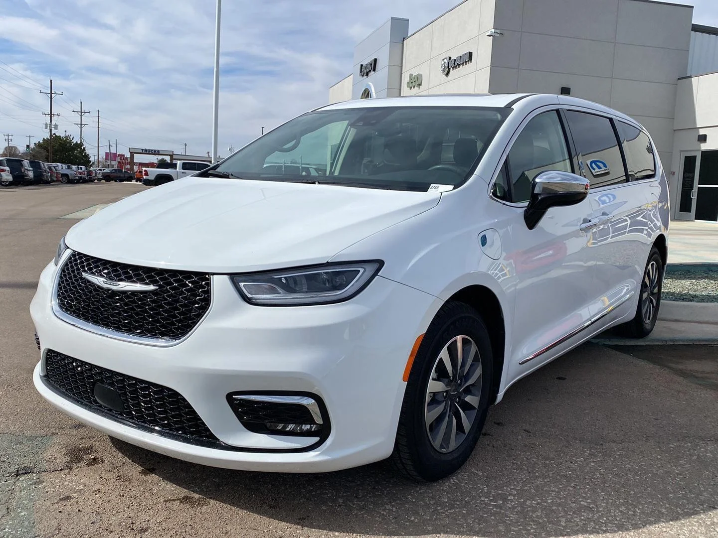 2023 Chrysler Pacifica Hybrid Limited Hybrid's photo