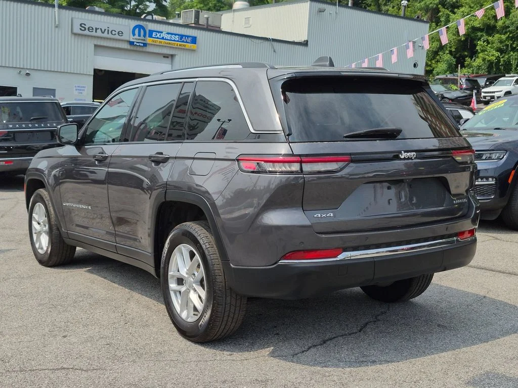 Used 2023 Gray Jeep Laredo image 8