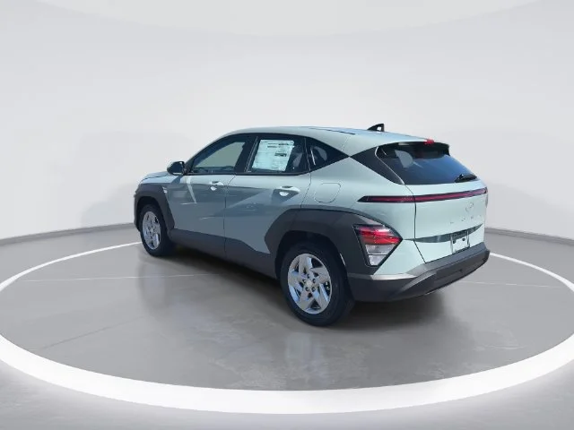 Used 2027 Green Hyundai SE image 6