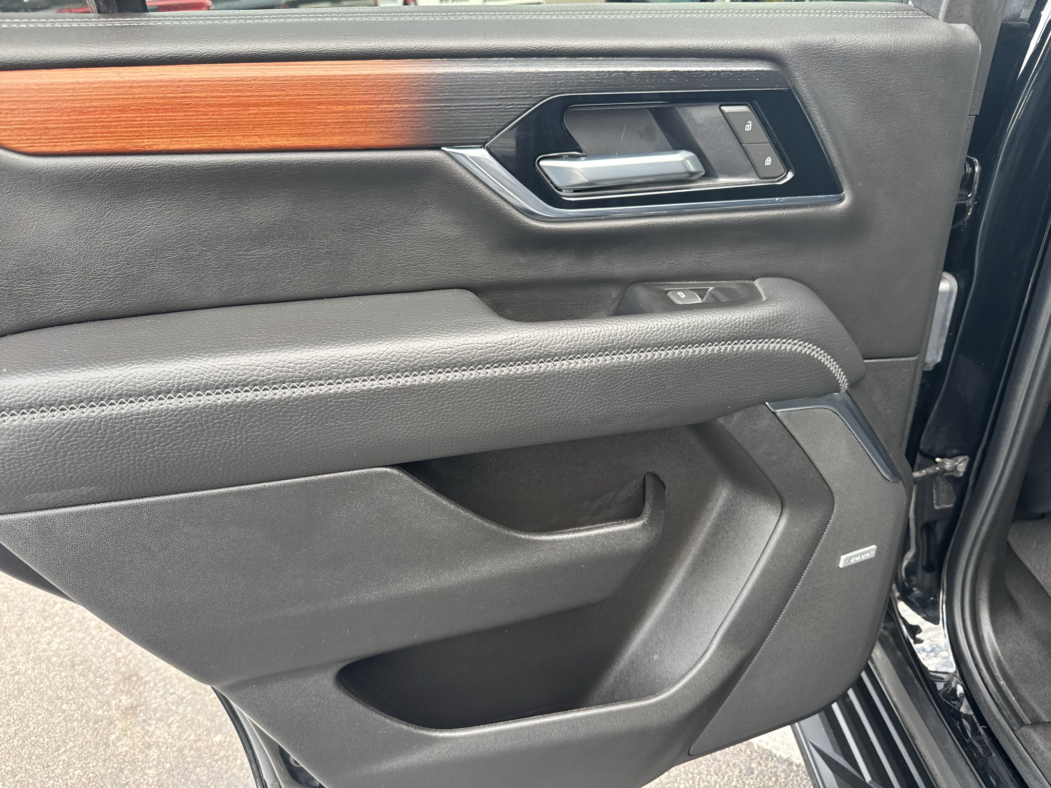 Used 2025 Onyx Black GMC Denali image 22