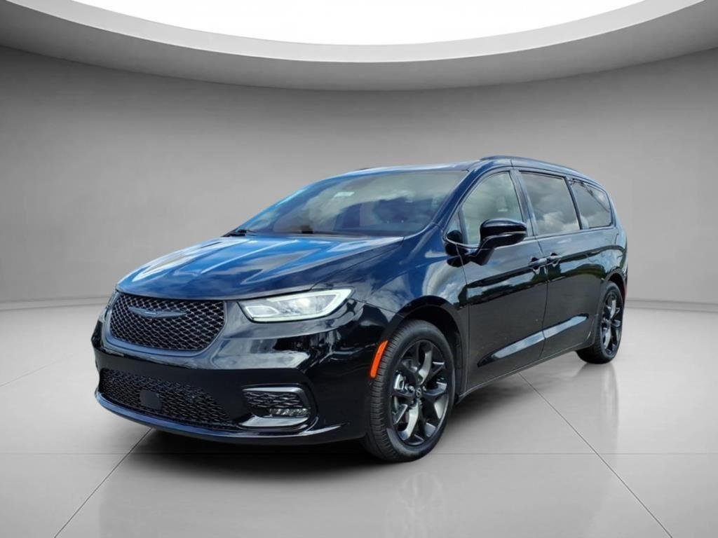 2026 Chrysler Pacifica Limited's photo