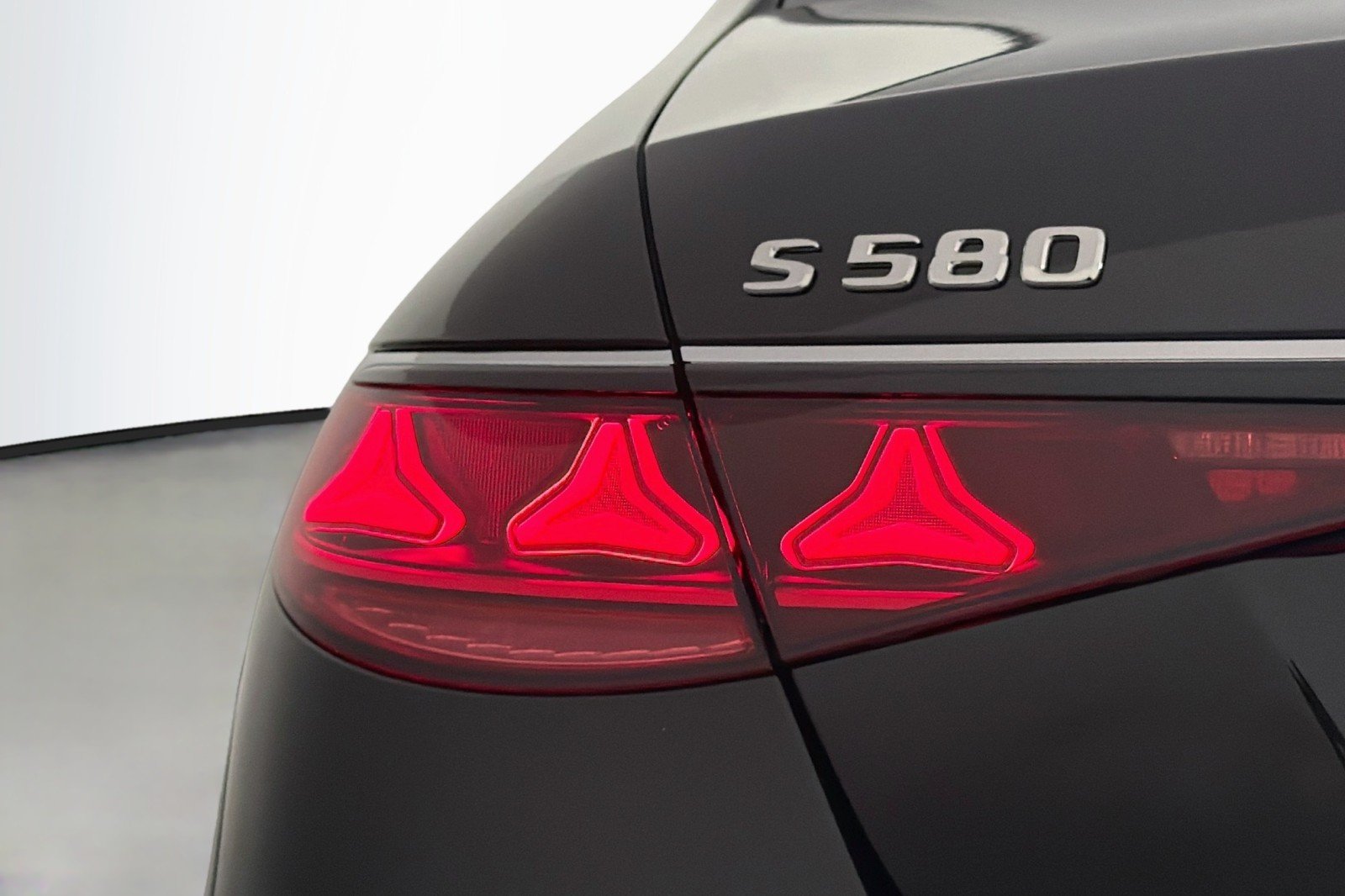 New 2027 Obsidian Black Metallic Mercedes-Benz S 580 4MATIC® Sedan image 17