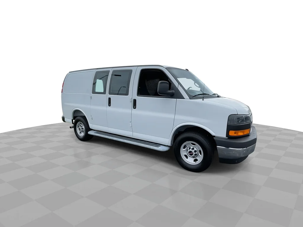 Used 2025 Summit White GMC 2500 image 3