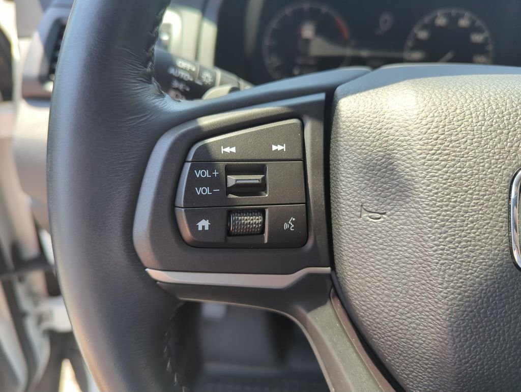 Used 2025  Honda RTL image 21