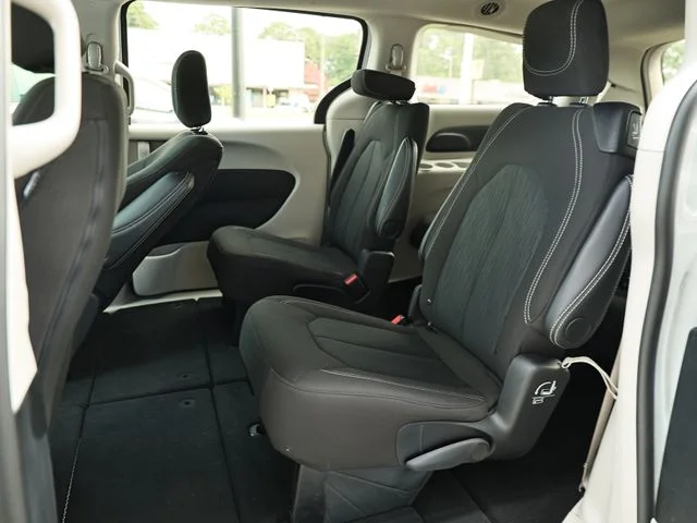 Used 2024 Bright White Clearcoat Chrysler LX image 22