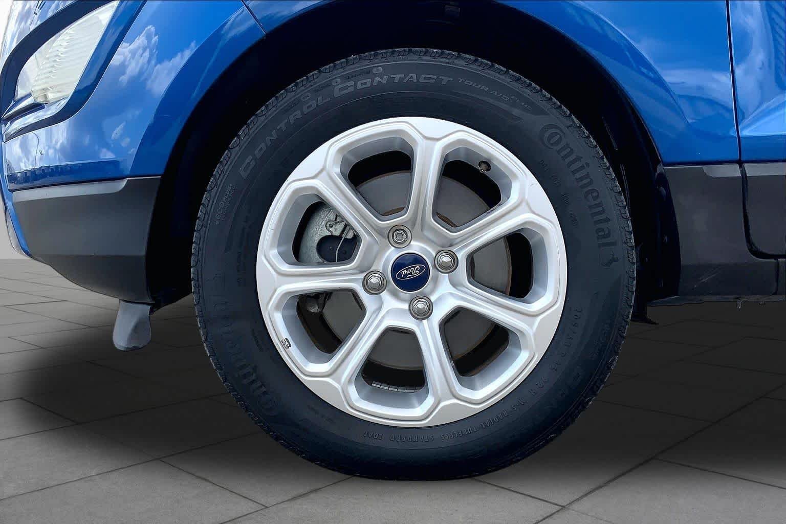 Used 2018 Lightning Blue Metallic Ford SE image 9