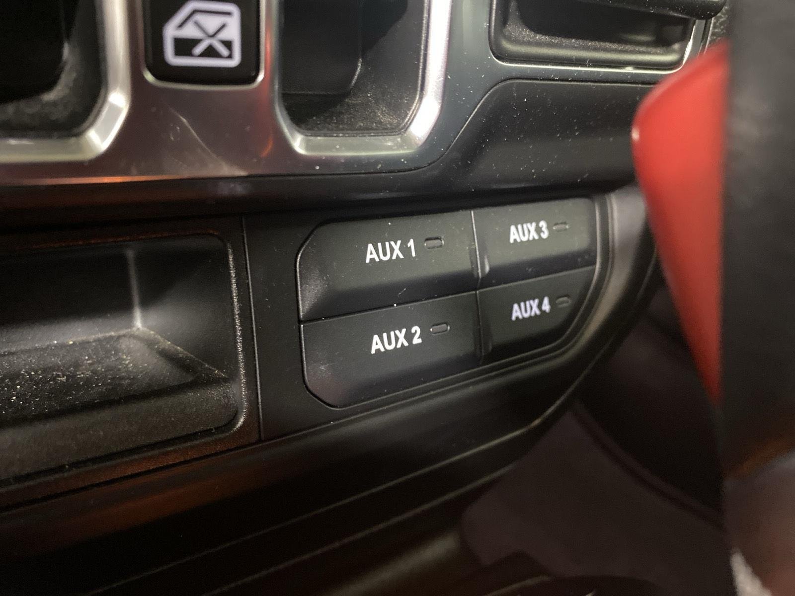 Used 2020 Sting-Gray Clearcoat Jeep Sport S image 23