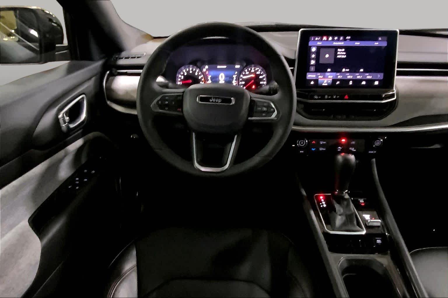 Used 2024 Diamond Black Crystal Pearlcoat Jeep Latitude Lux image 6