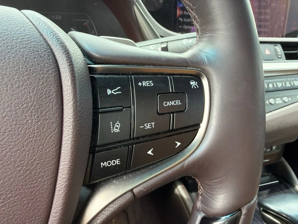 Used 2020 White Lexus 350 Luxury image 24