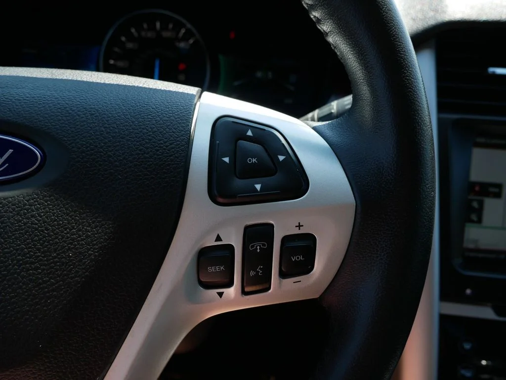 Used 2014 White Ford Limited image 19