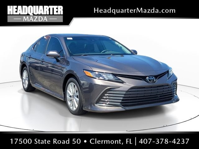 2024 Toyota Camry LE's photo