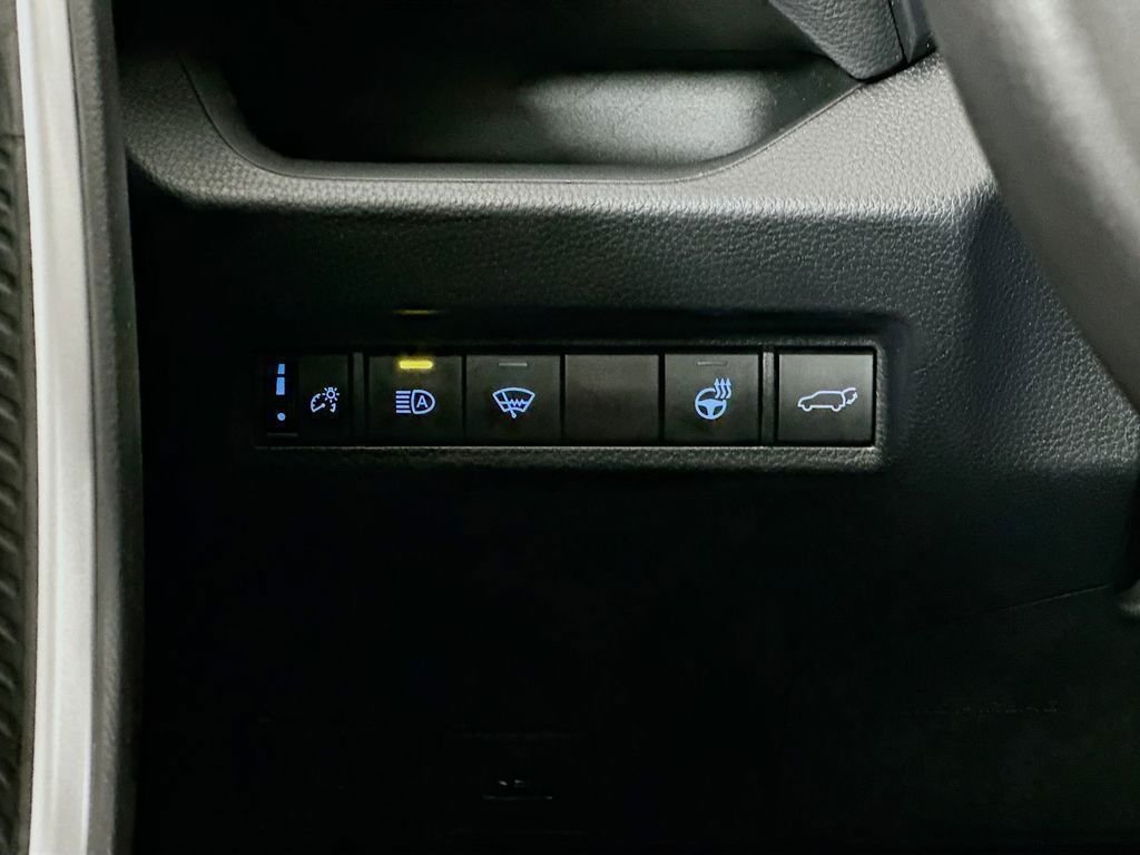 Used 2022 Blue Toyota XLE Premium image 22