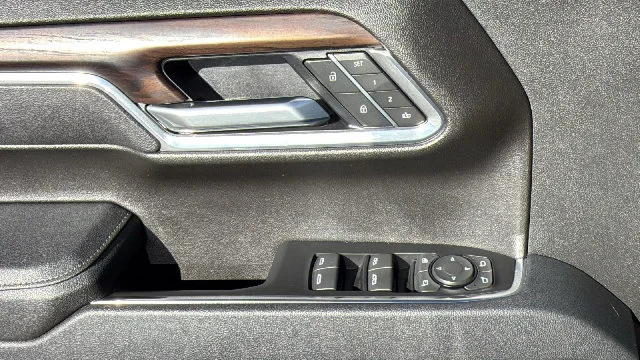 2025 GMC Sierra 1500 SLT - Photo 22