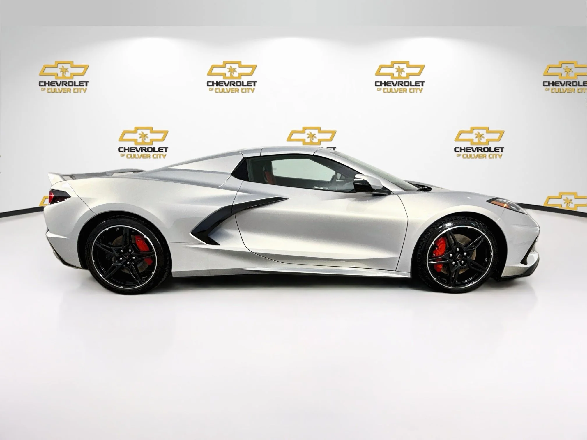 Used 2023 Silver Flare Metallic Chevrolet 2LT image 9
