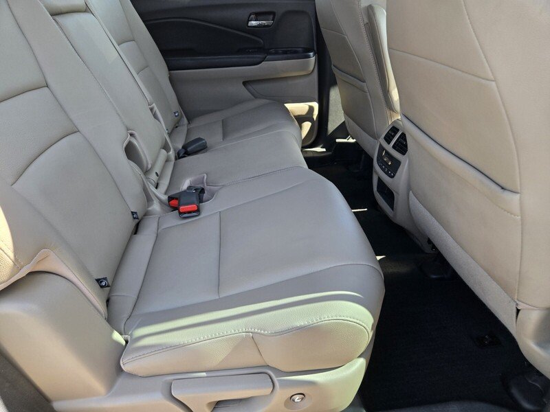 Used 2017  Honda EX-L image 15