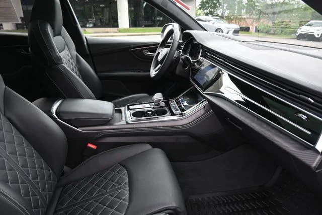 Used 2024  Audi 4.0T Prestige image 24