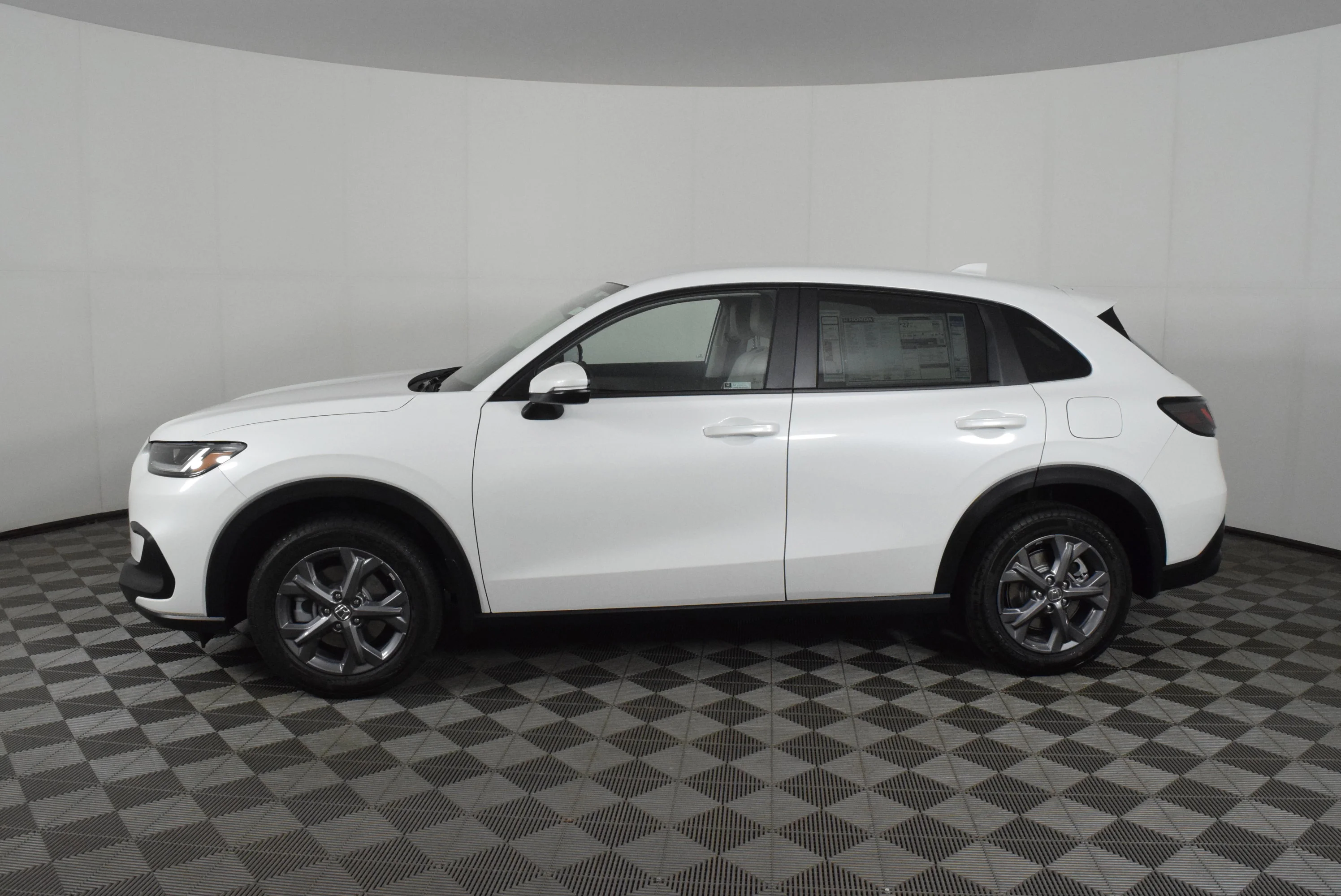 New 2027 Platinum White Pearl Honda LX image 9
