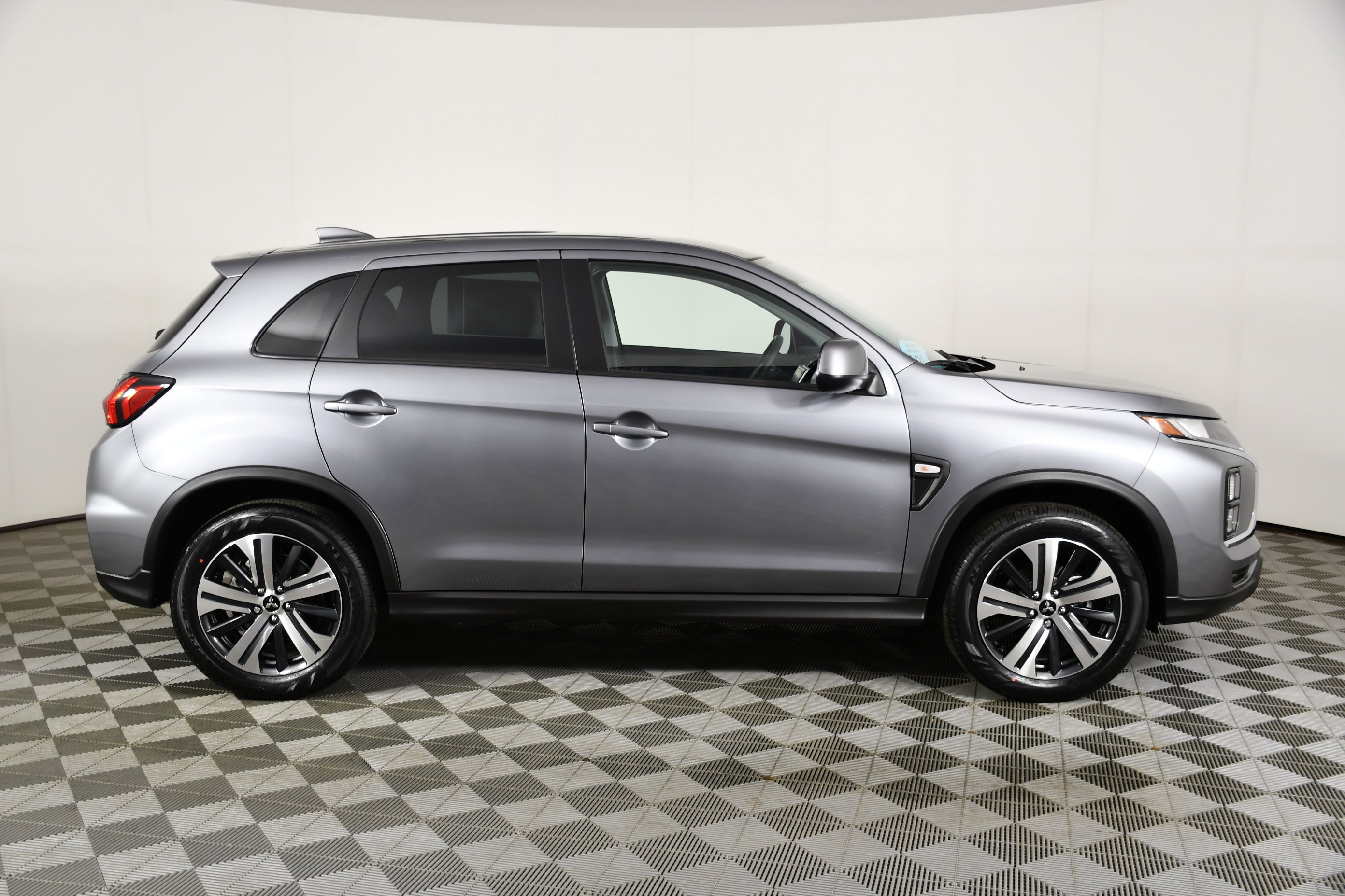 New 2026 Mercury Gray Metallic Mitsubishi ES image 5